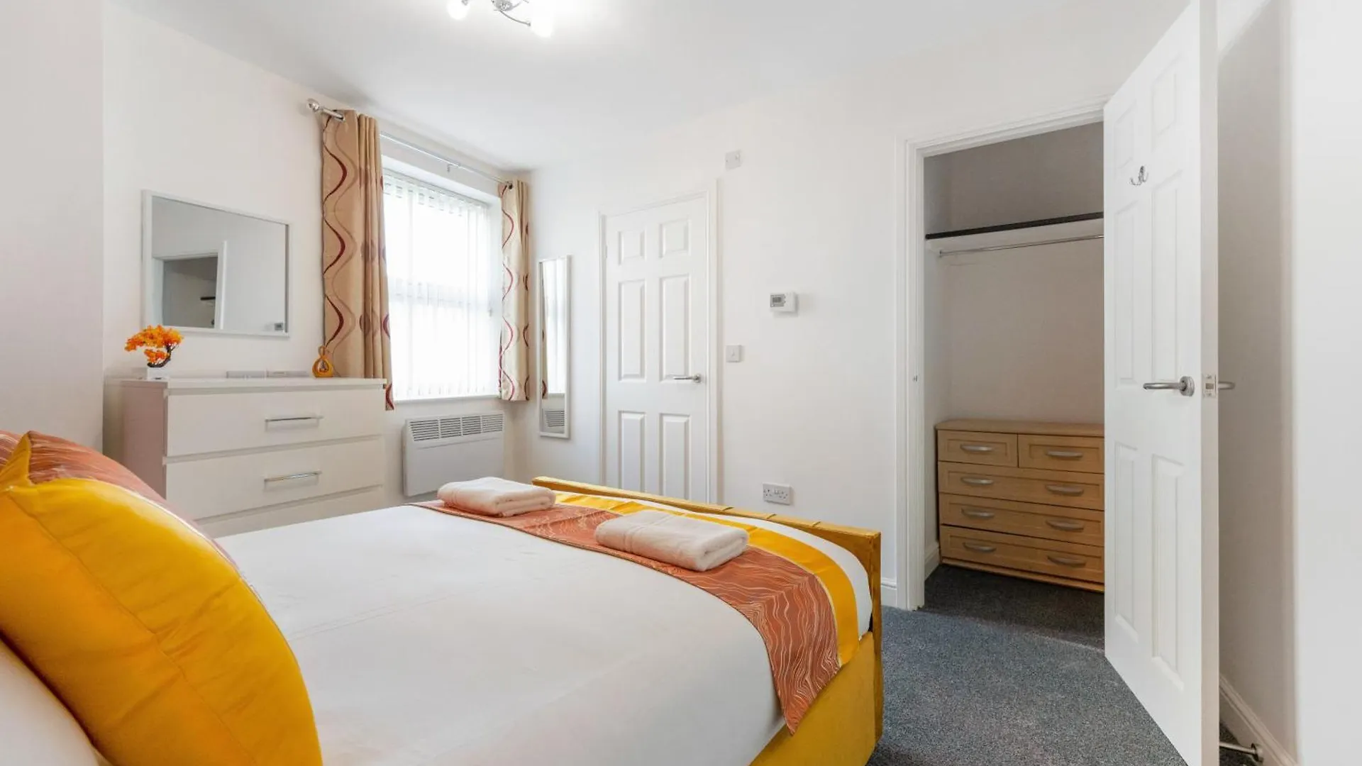 New! Stylish 5-Bed Apartment In Stockton-On-Tees By Stay With Us, Perfect For Contractors & Large Groups, Free Parking! 蒂诗上的索纳比