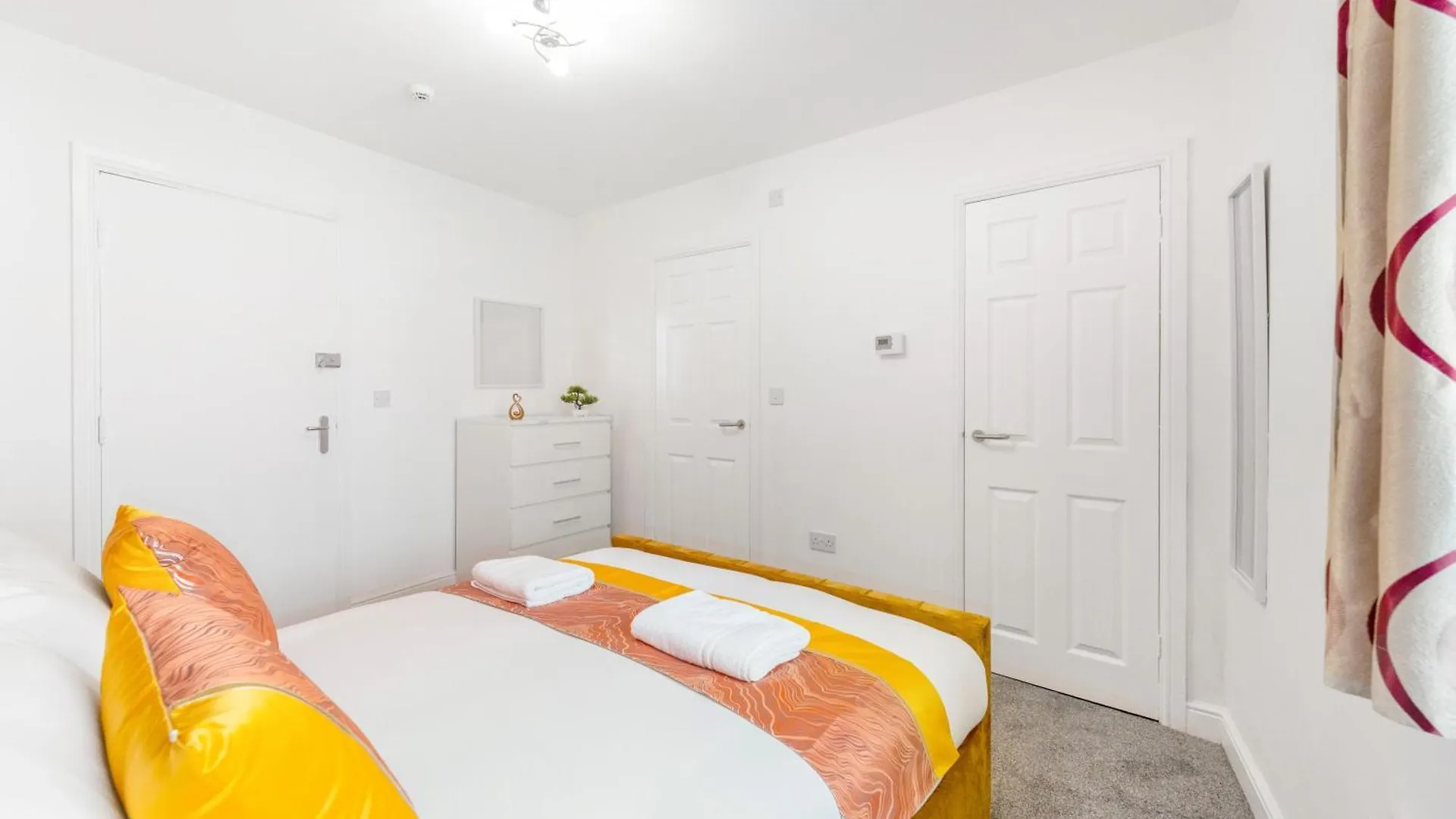 New! Stylish 5-Bed Apartment In Stockton-On-Tees By Stay With Us, Perfect For Contractors & Large Groups, Free Parking! 蒂诗上的索纳比